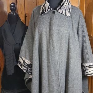 Preston & York Poncho Gray w/zebra collar